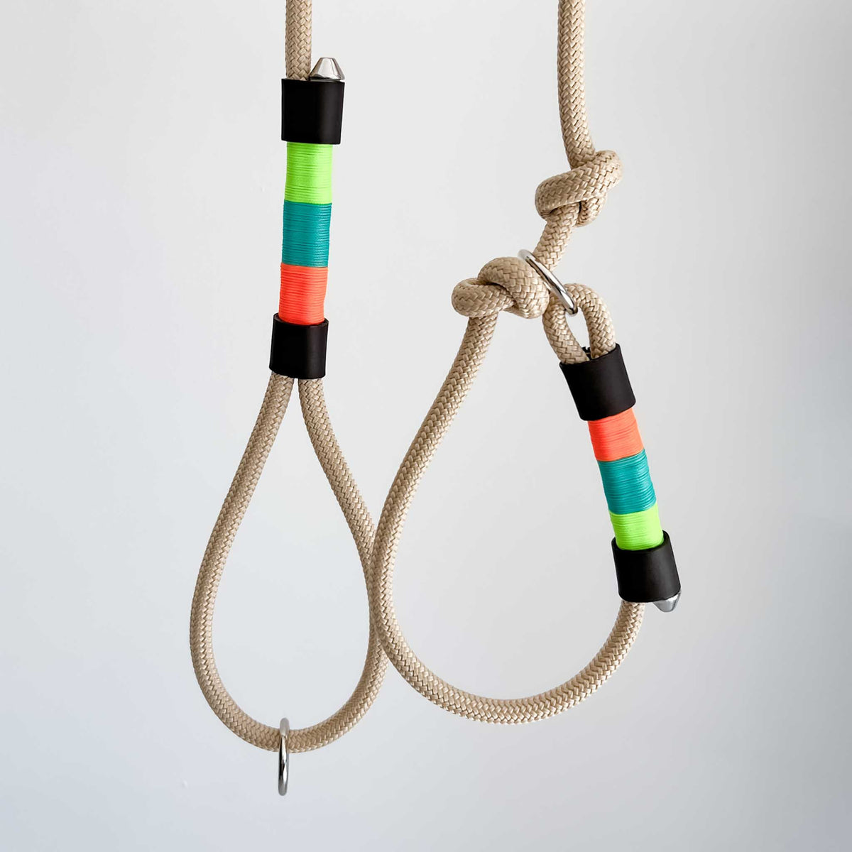 Close-up of the Ceres slip lead showing adjustable knots and stainless hardware