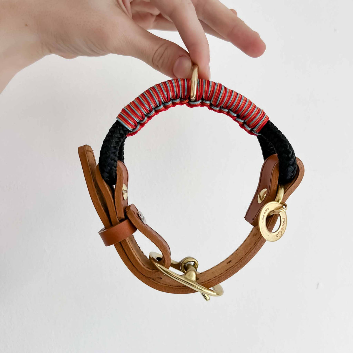 Sundowner Collar Noir circular detail